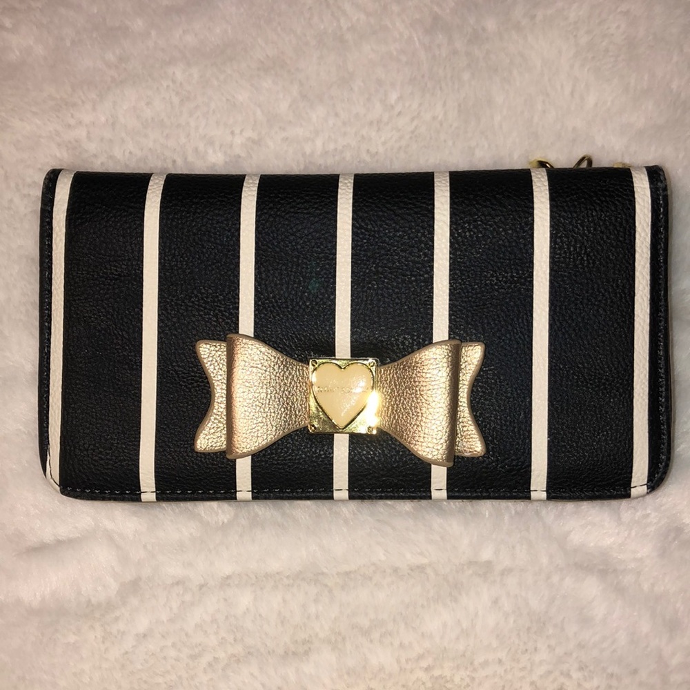 Betsey johnson wallet